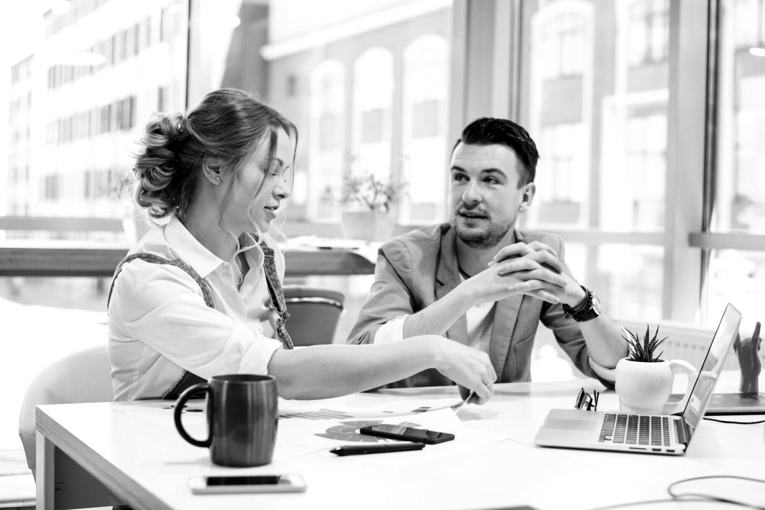 Environnement de travail collaboratif représentant l'évolution professionnelle